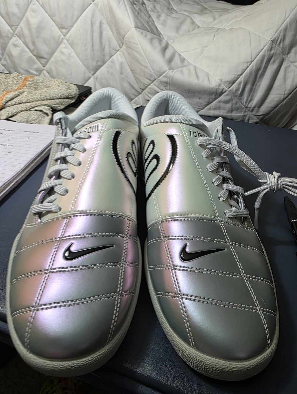 Nike Total 90 PRM, Size 11m Men’s Iridescent Silver Lace-Up Sneakers New
